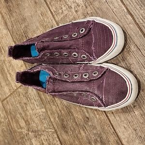 Blowfish Slip-On Shoes size 7.5